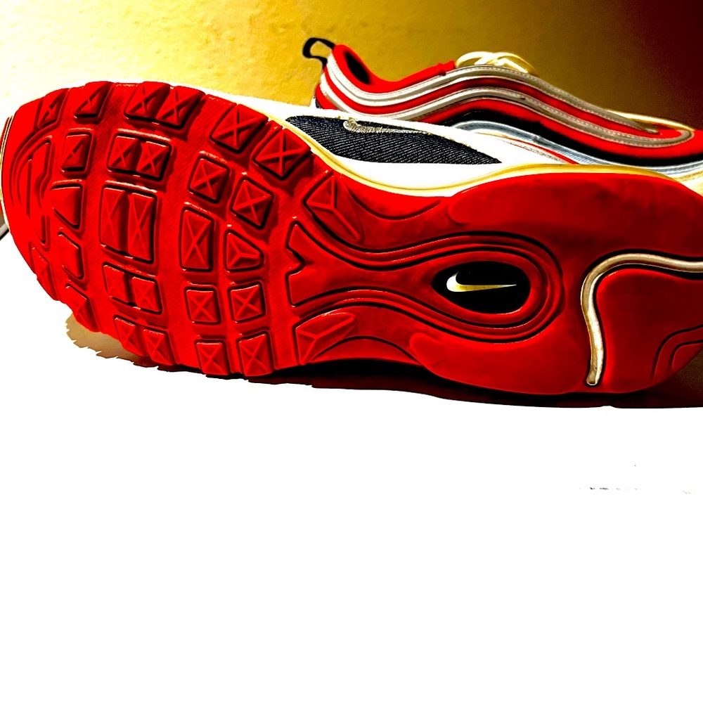 Neatly used Nike Airmax